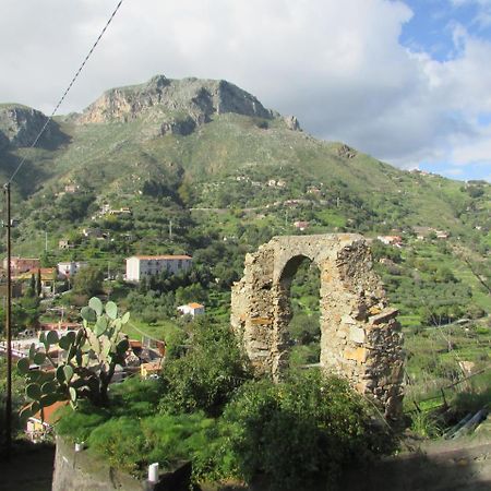 卡斯泰尔莫拉 Rifugio Dei Tre Pini旅馆 外观 照片