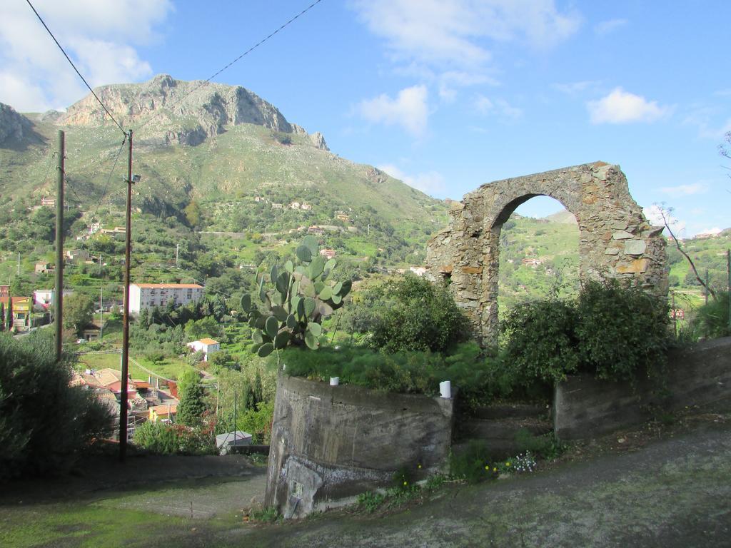 卡斯泰尔莫拉 Rifugio Dei Tre Pini旅馆 外观 照片
