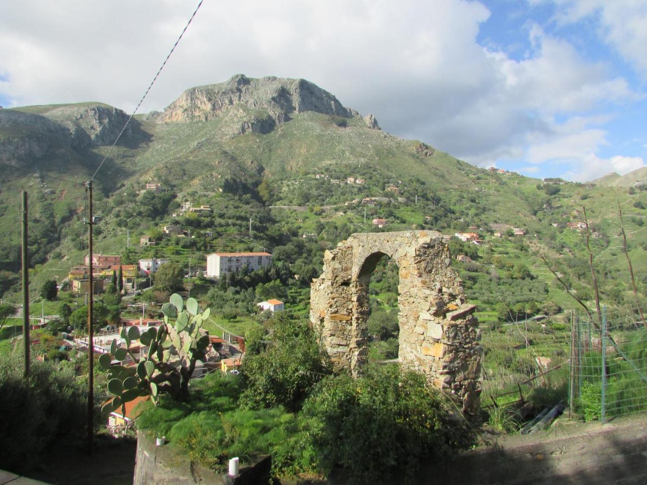 卡斯泰尔莫拉 Rifugio Dei Tre Pini旅馆 外观 照片